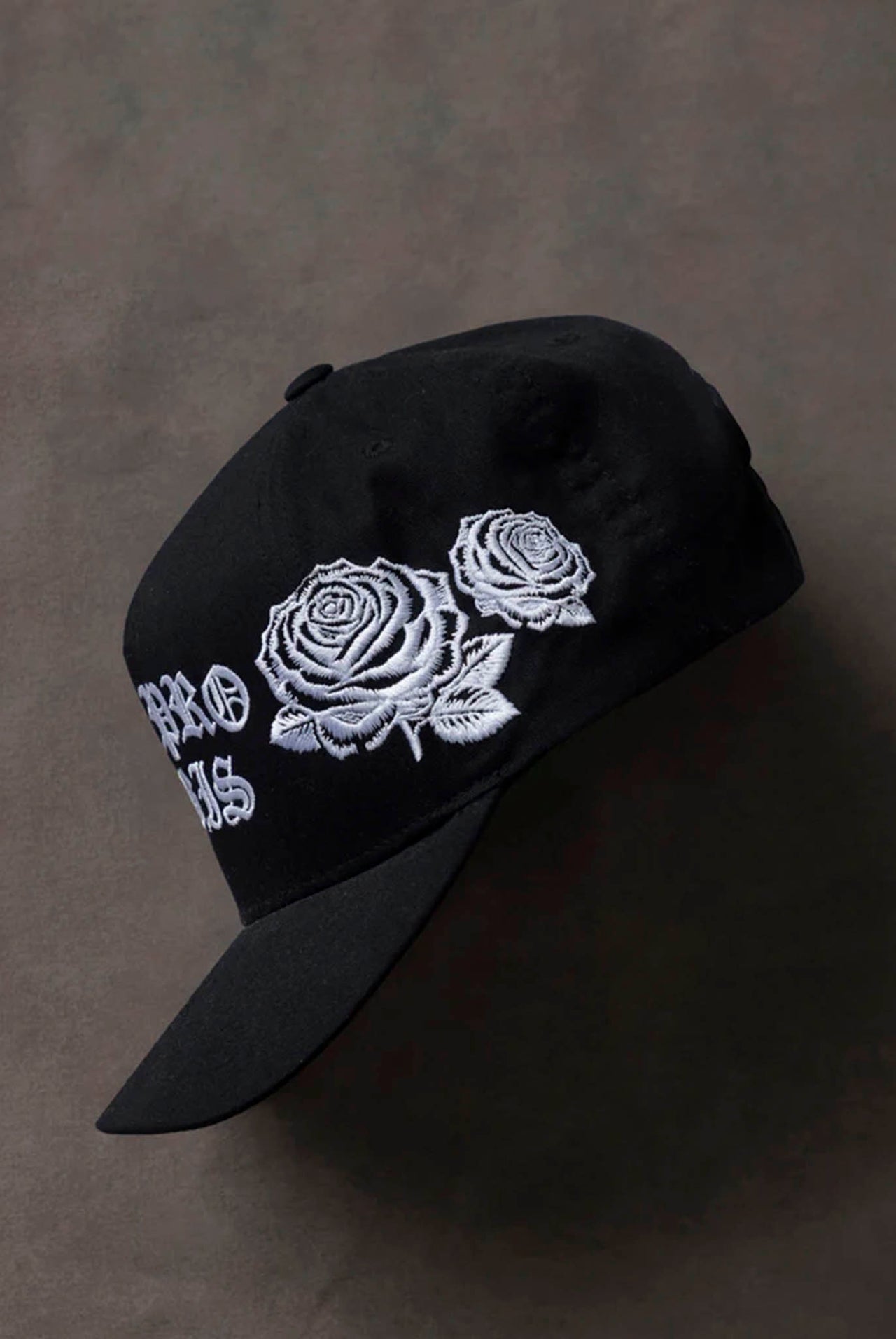 Gorra Undergold Gratia Plena Flowers High Crown Black