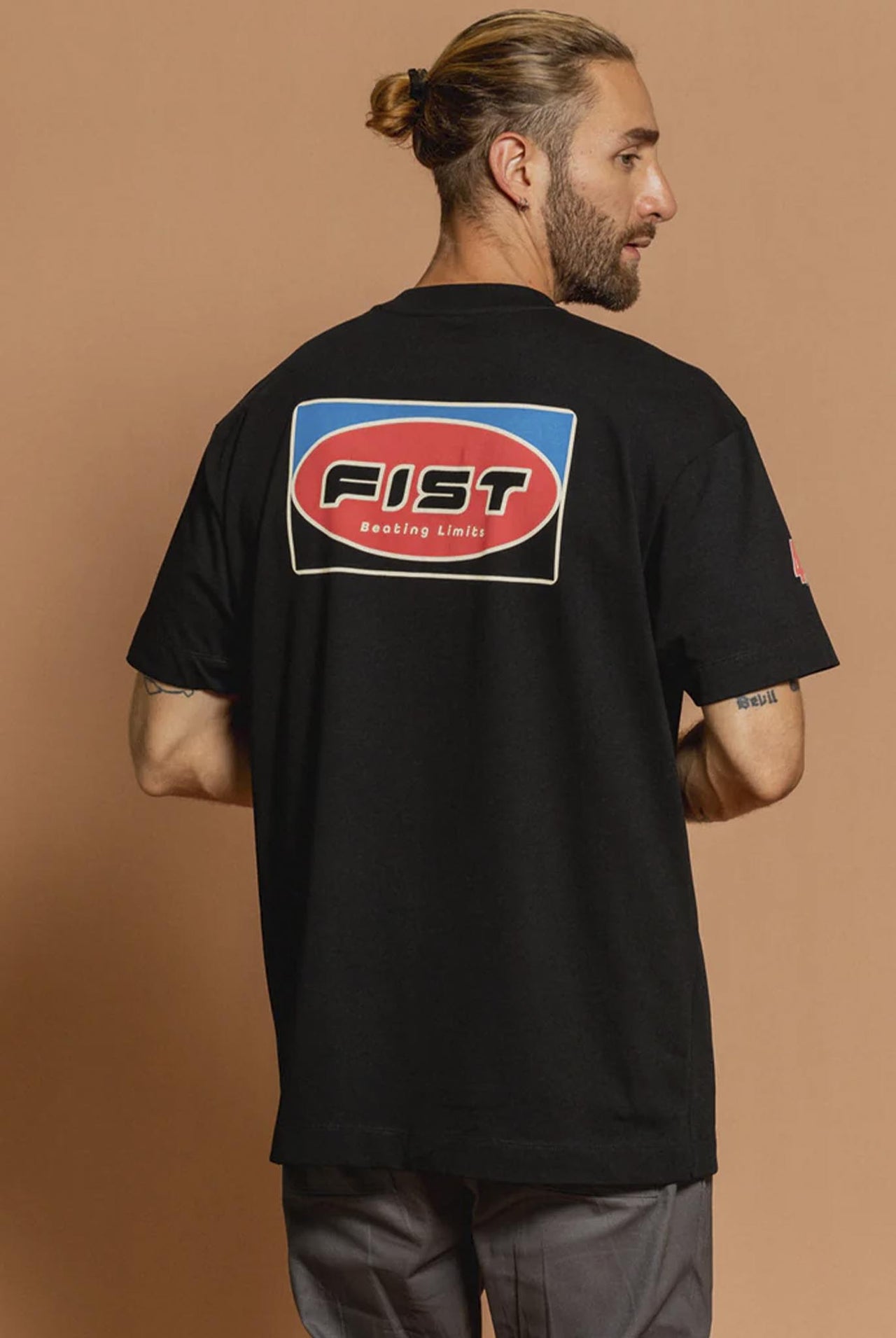 Camiseta Fist Custom Sandboard Negro