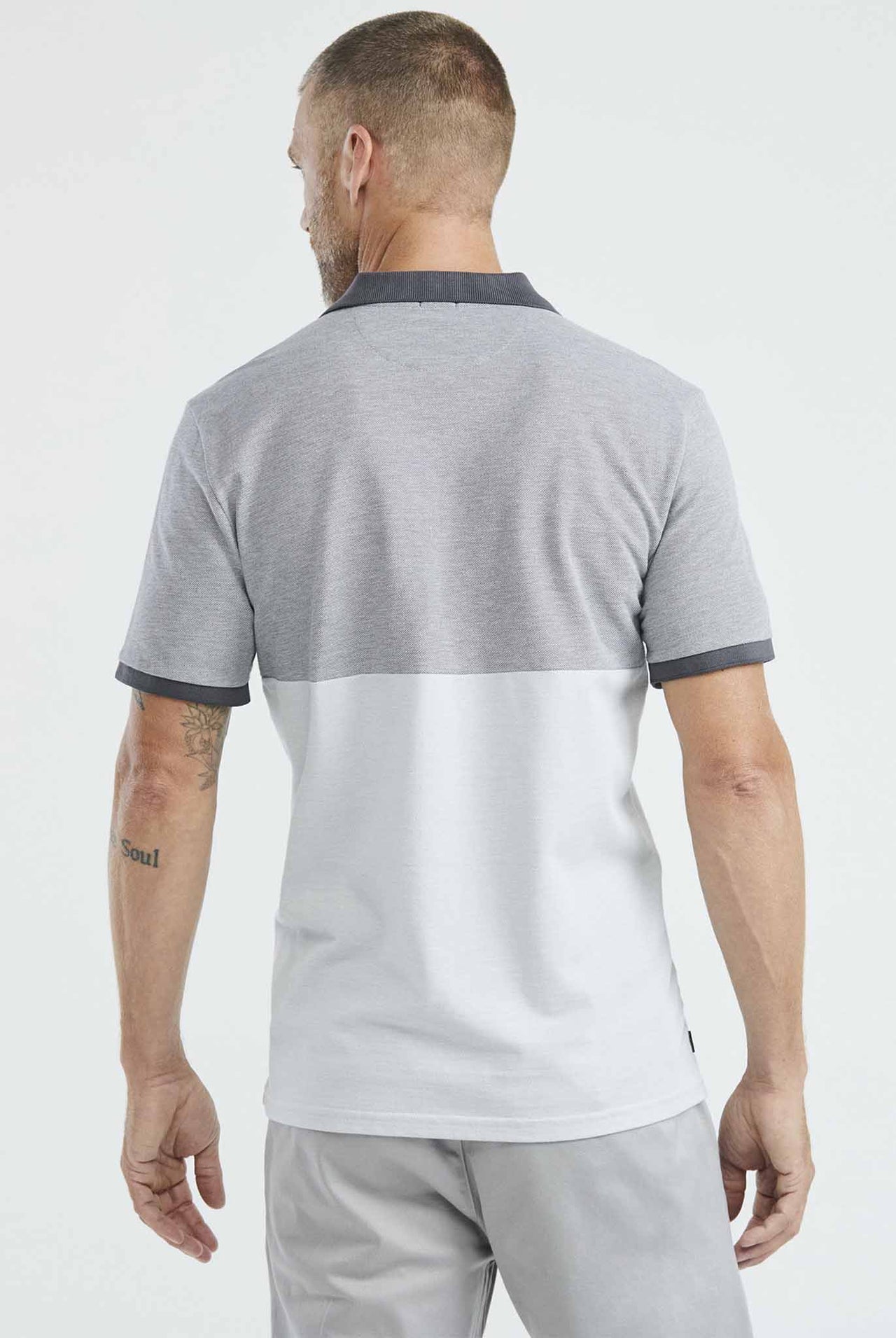 Camiseta Tipo Polo Chevignon Manga Corta Tono A Tono Color Gris