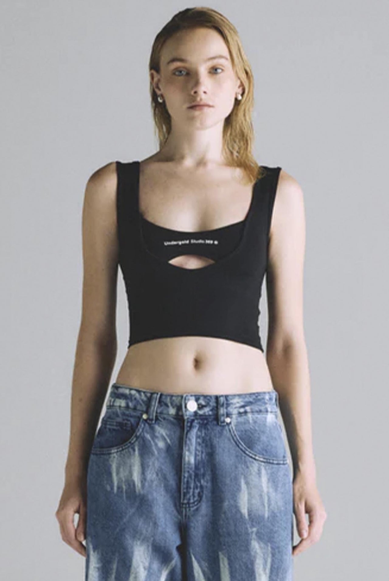 Crop Top Undergold Basics Studio Cut Out Negro