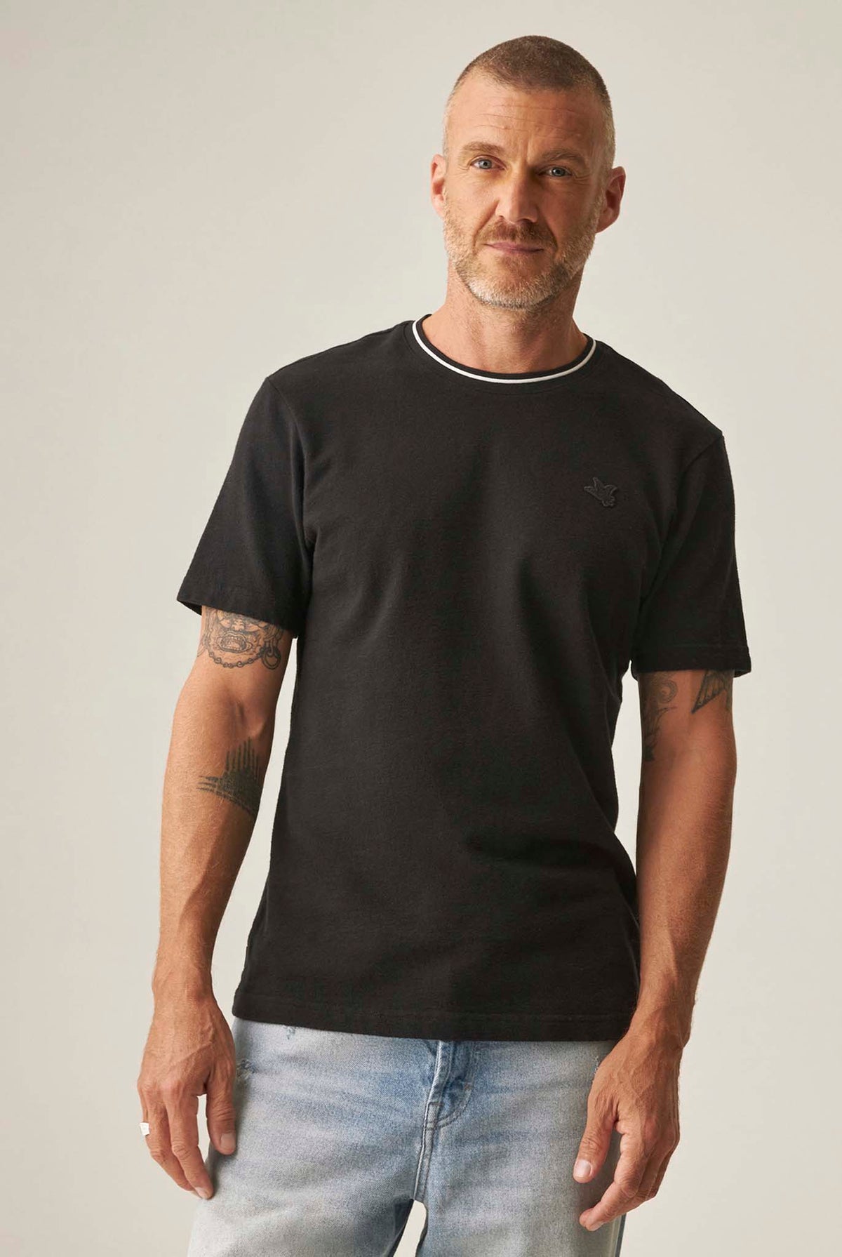 Camiseta Chevignon Negro 063-649H024