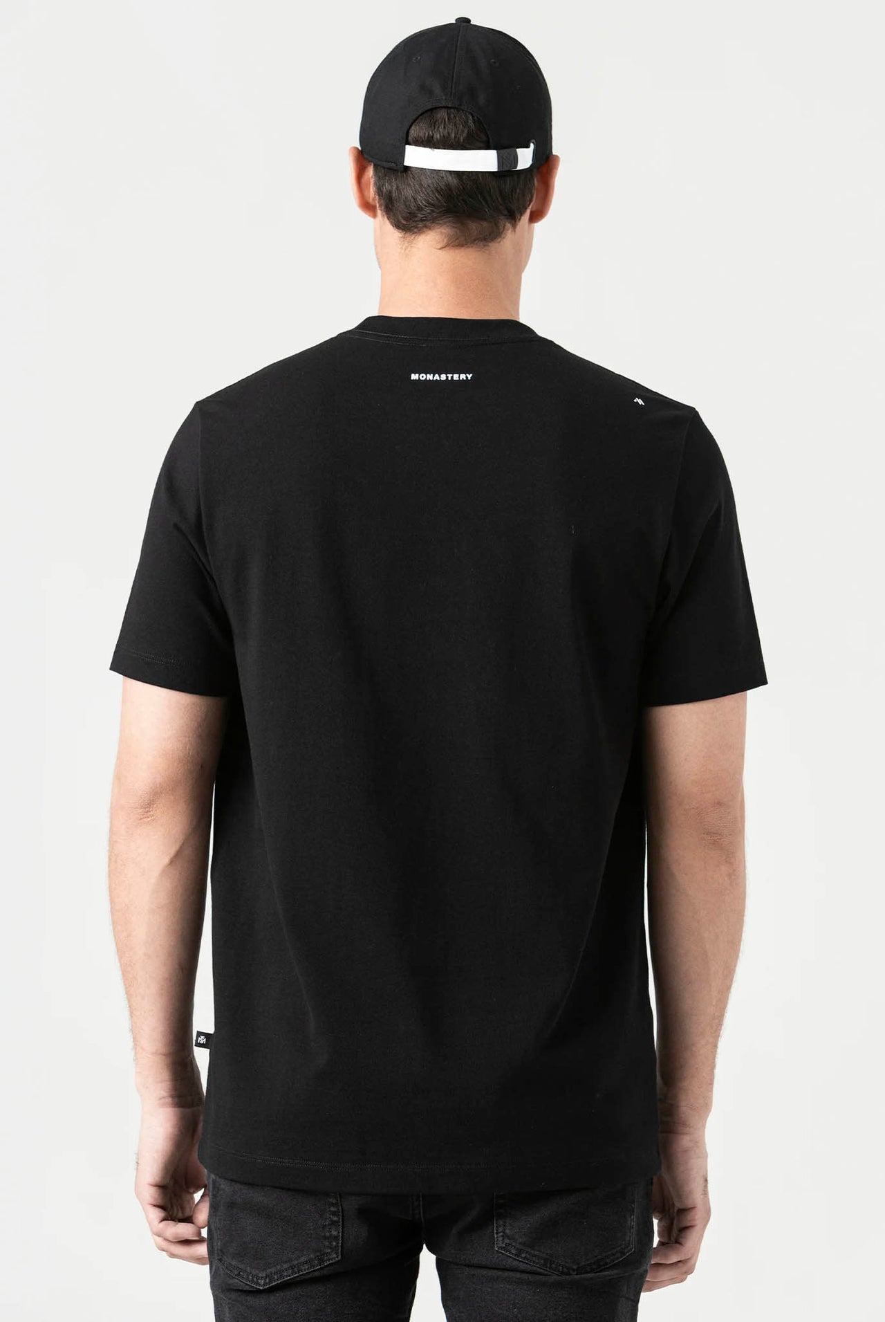 Camiseta Monastery Trot Negro