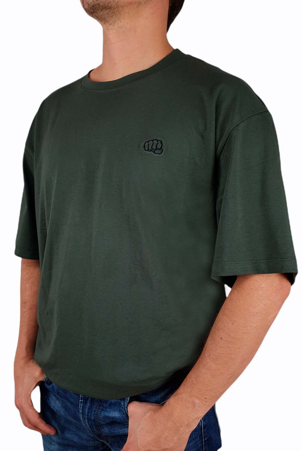 Camiseta Fist verde militar logo bordado