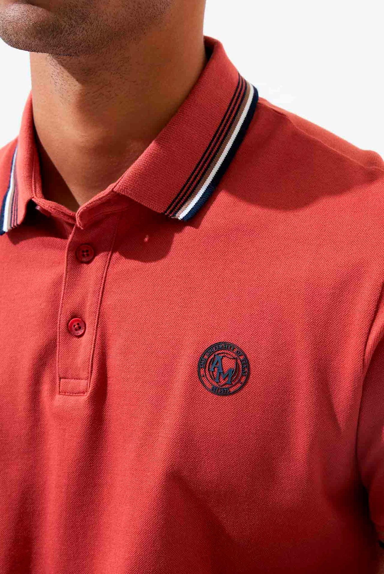 Polo Americanino Rojo Con Lineas En Cuello y Mangas -Slim Fit