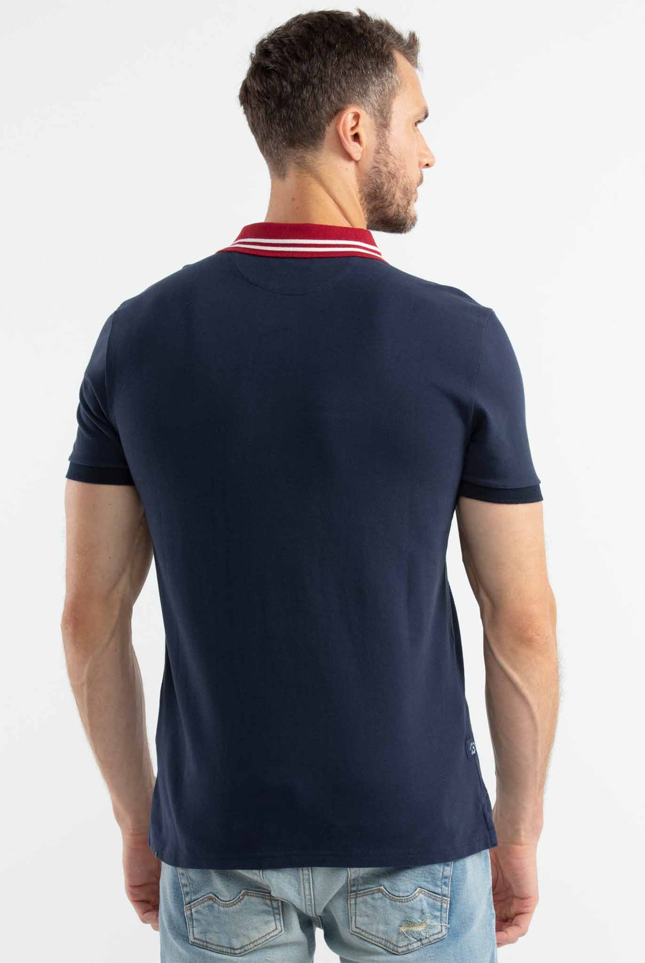 Polo Chevignon Azul Oscuro, Cuello Rojo En Contraste Con Rayas Blancas-Slim Fit