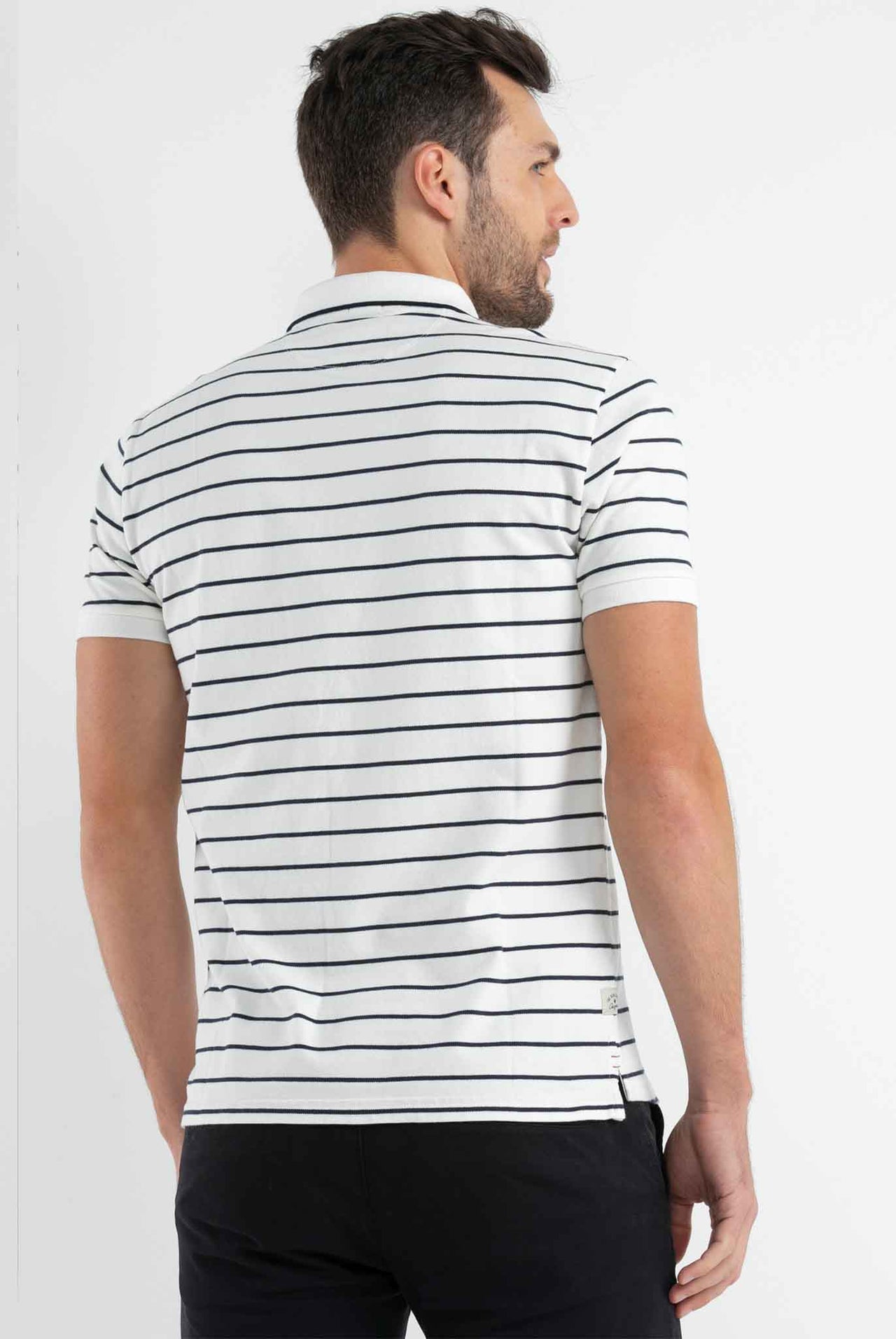 Polo Chevignon Color Crudo, Rayas Horizontales Azul Oscuro -Slim Fit