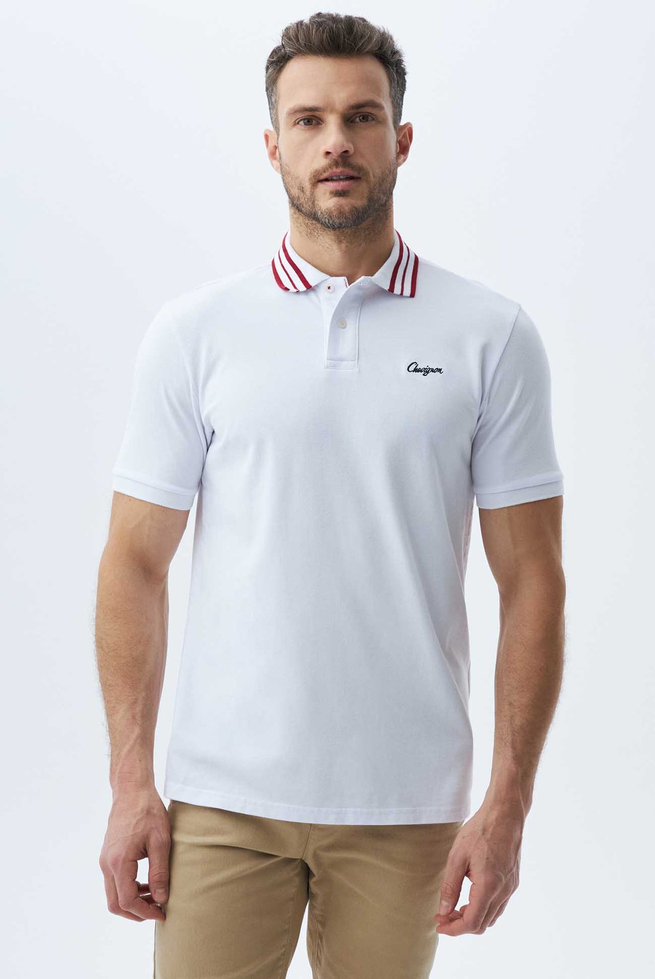 Polo Chevignon Classic Fit Cuello Con Lineas Rojas En Contraste