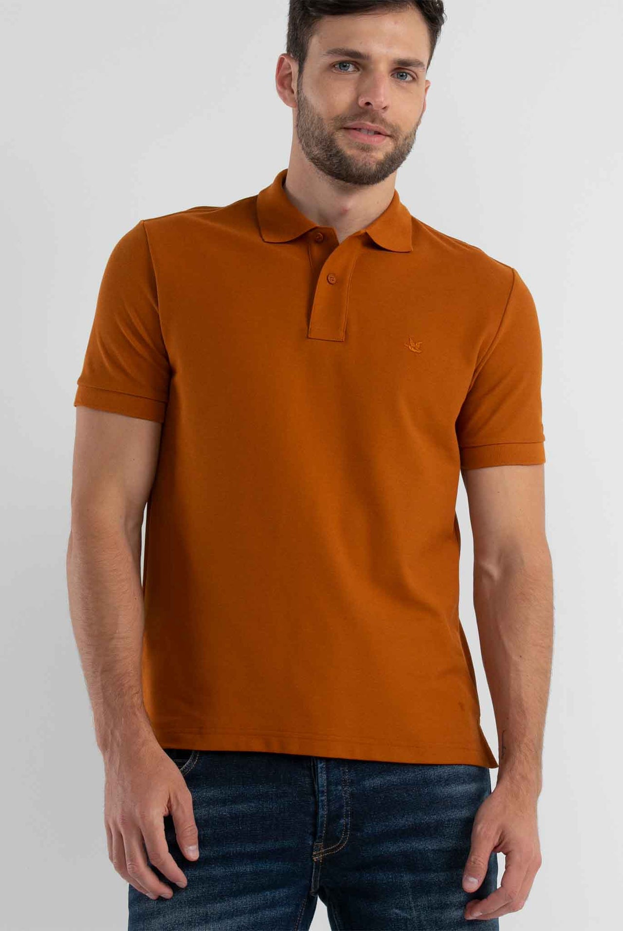 Polo Chevignon Café Medio, Logo Básico - Classic Fit