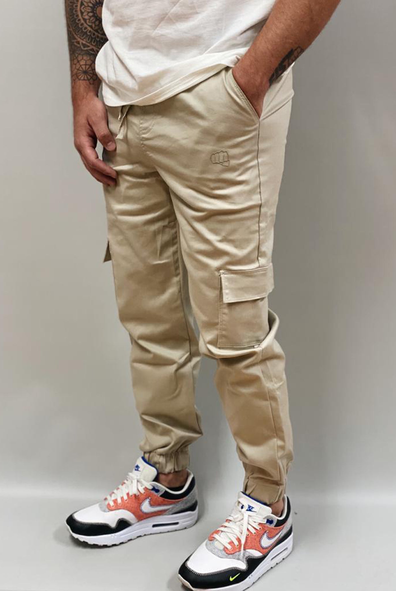 Jogger Fist beige Mujer